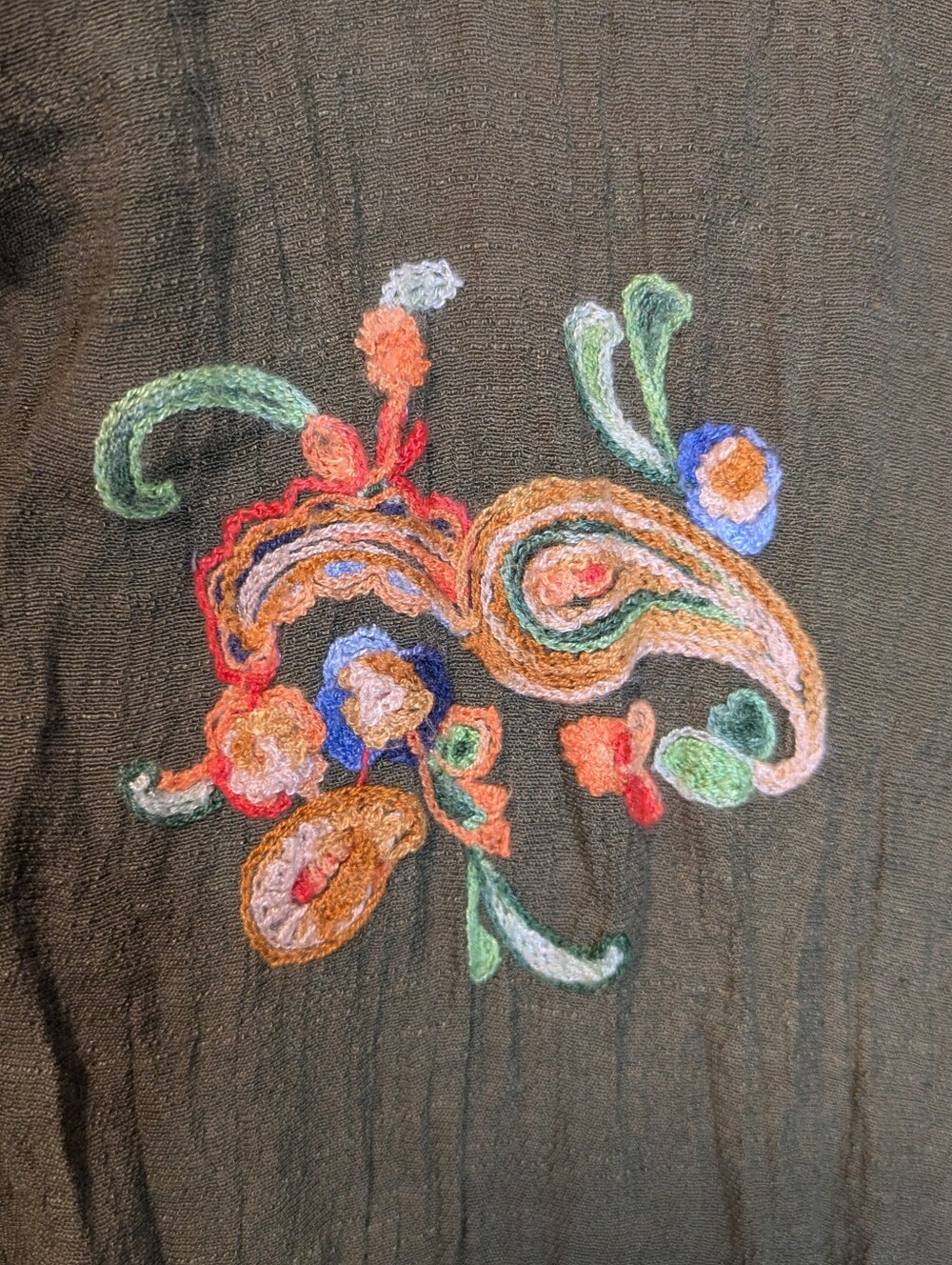 Fig And Flower Green Floral Embroidered Button-Down Blouse - Picture 4 of 7